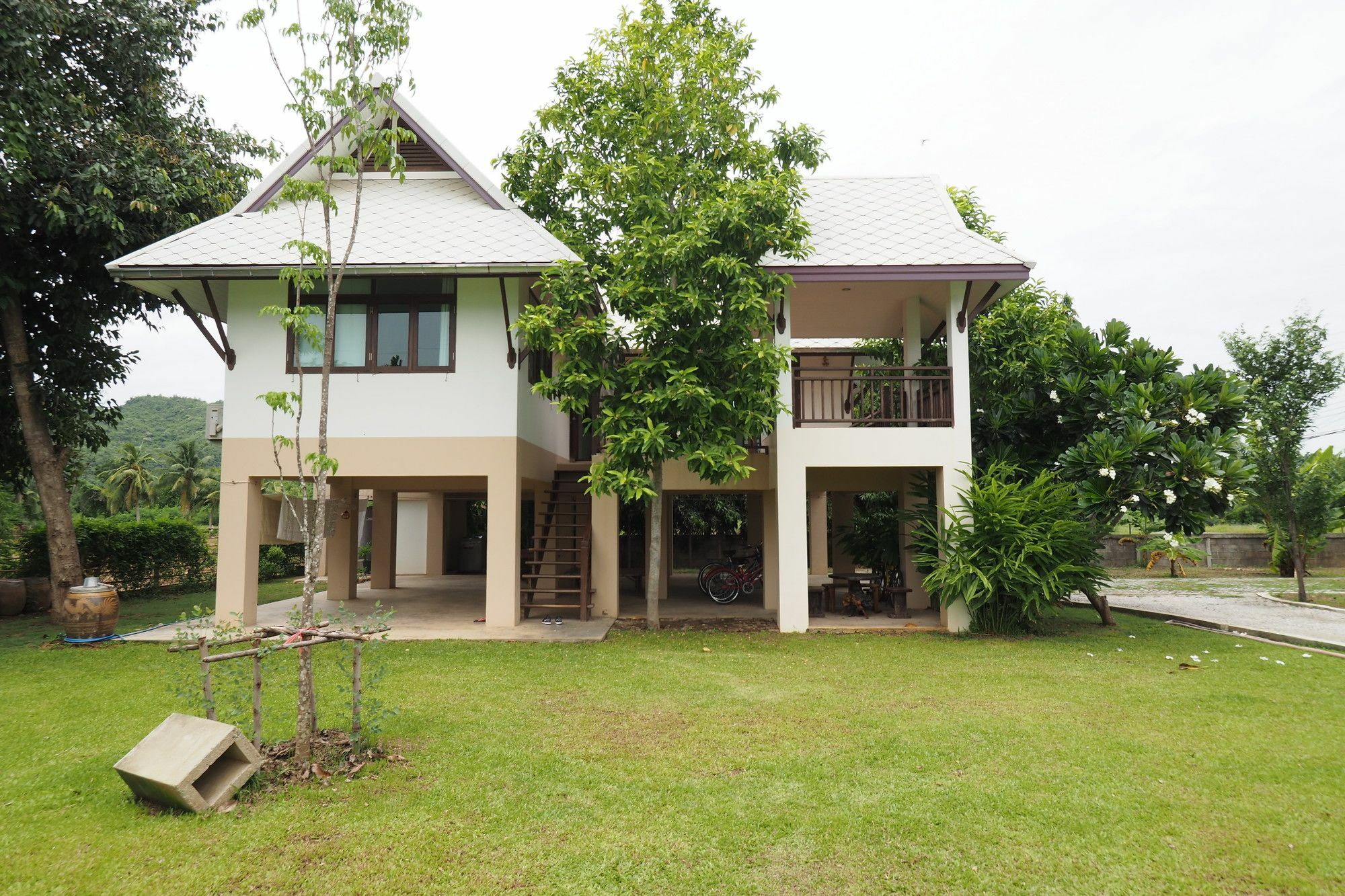 Baan2Rai Hotel Kanchanaburi Exterior foto