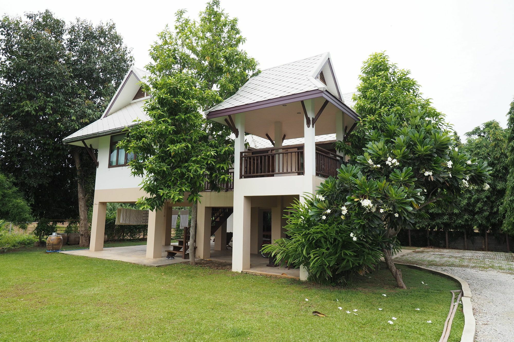 Baan2Rai Hotel Kanchanaburi Exterior foto
