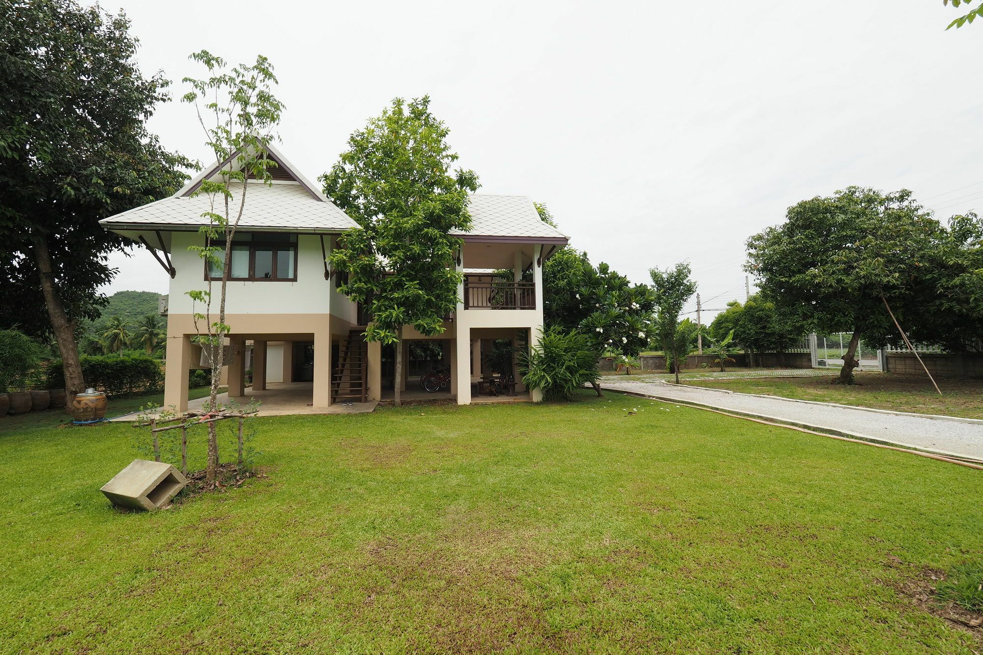 Baan2Rai Hotel Kanchanaburi Exterior foto